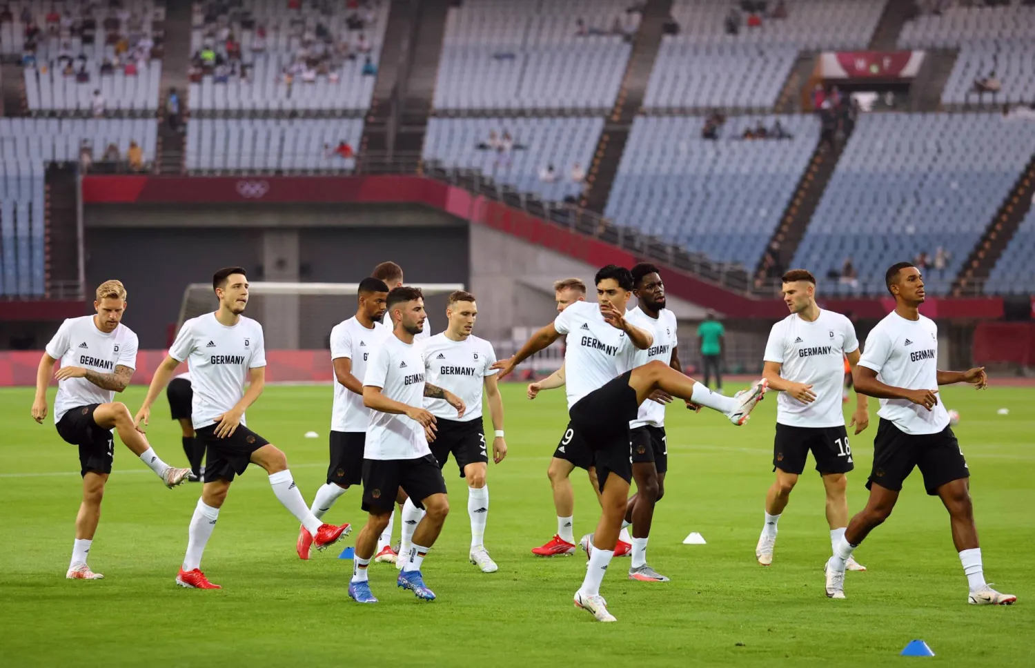 تدريبات المنتخب الألماني (رويترز)