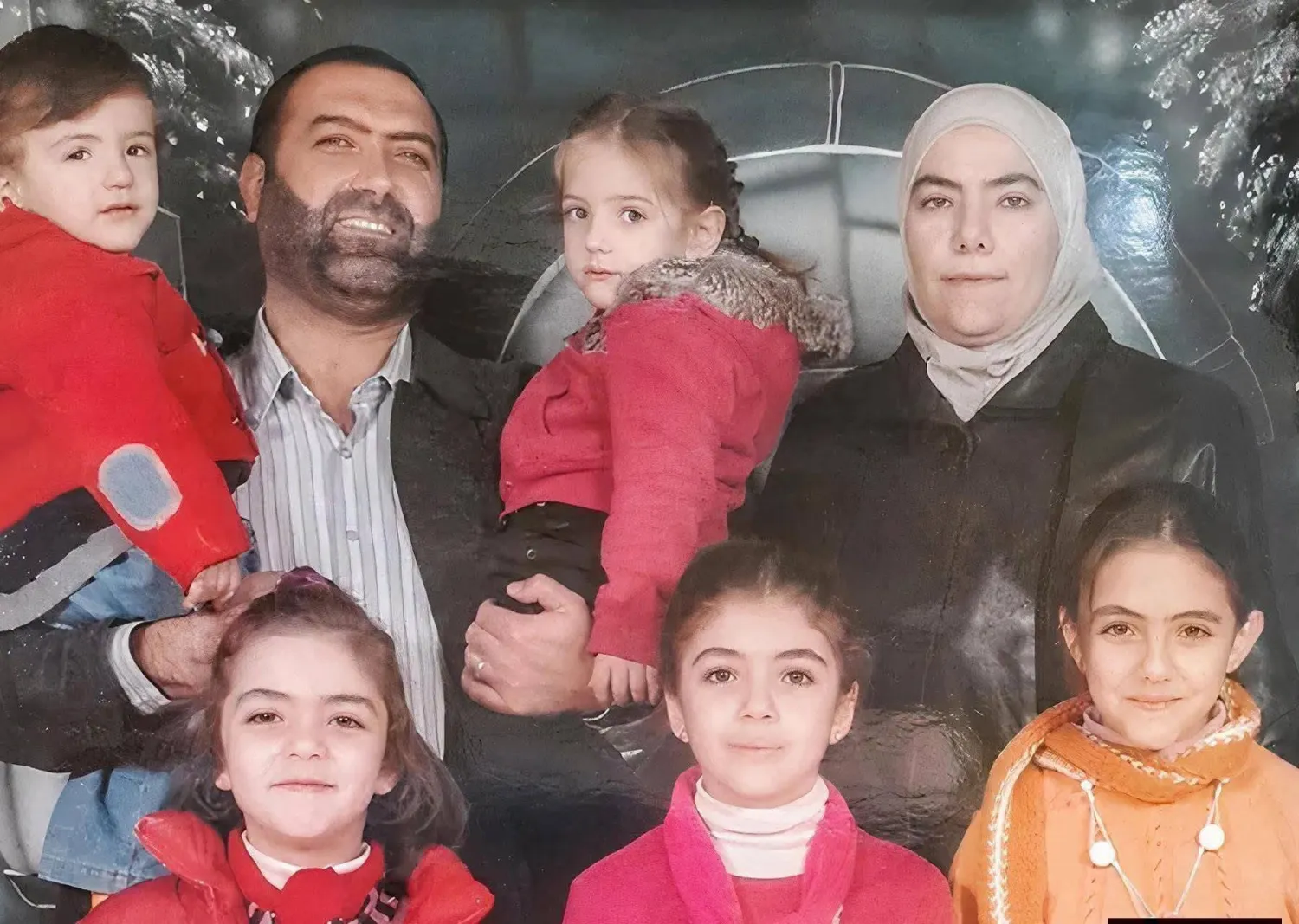 صورة لعائلة الطبيبة رانية العباسي قبل الاعتقال (عائلة العباسي)