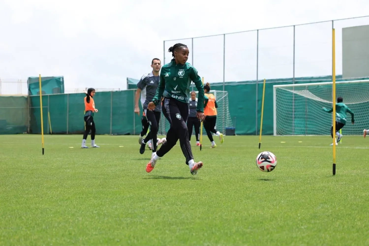 جانب من تدريبات المنتخب السعودي الأول للسيدات في بانكوك (الاتحاد السعودي)
