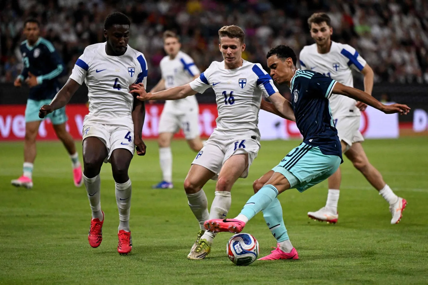جمال موسيالا تألق في فوز ألمانيا على فنلندا بماينز (أ.ف.ب)