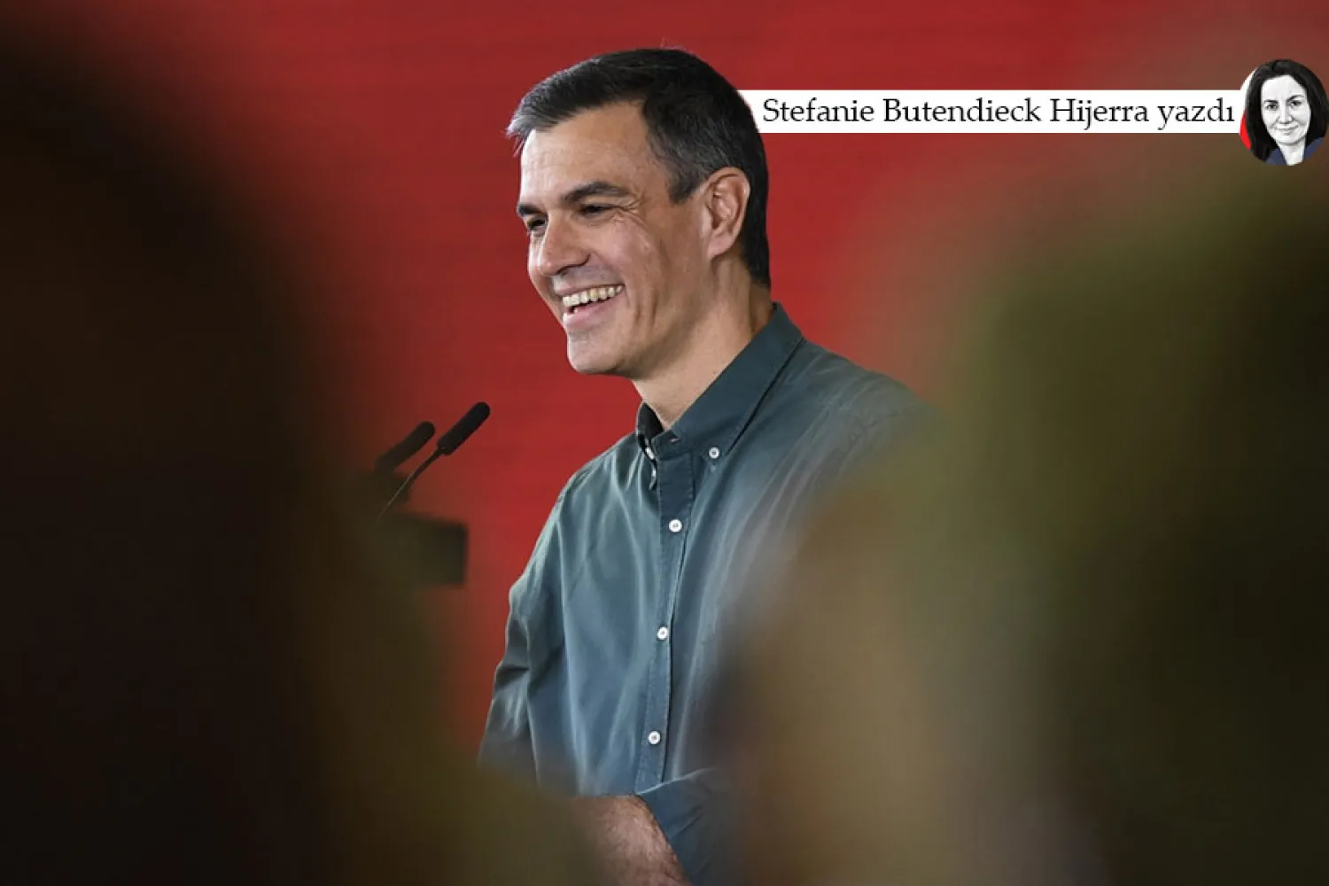 İspanya Başbakanı Pedro Sanchez, Bask bölgesel seçimleri öncesinde Bilbao'da düzenlenen İspanyol Sosyalist İşçi Partisi seçim kampanyası kapanış mitinginde konuşma yaparken, 21 Nisan 2024 (AFP)