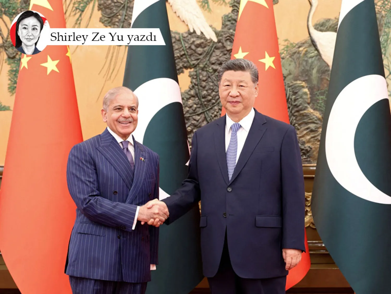 Çin Cumhurbaşkanı Şi Cinping ile Pakistan Başbakanı Şehbaz Şerif, Pekin'deki Ulusal Halk Kongresi'nde tokalaşırken, 25 Mayıs 2026 (Reuters)