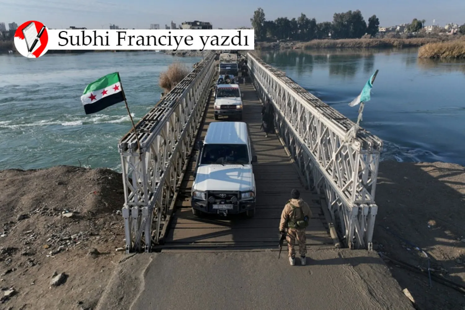 Suriye'nin doğusundaki Deyrizor ilinde konuşlanmak üzere Fırat Nehri'ni geçen Suriye güvenlik güçleri, 19 Ocak 2026 (AFP)