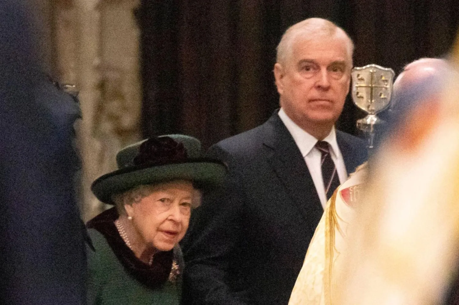 2022'de ölen Kraliçe II. Elizabeth, oğlu Andrew Mountbatten-Windsor'la (AFP)
