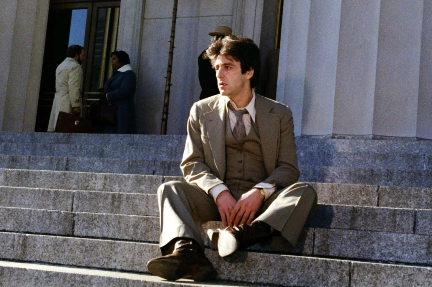Ve Herkes İçin Adalet'te Al Pacino, yozlaşmış bir yargıcı savunmak zorunda kalan idealist, dürüst ve adalete inanan avukat Arthur Kirkland'i canlandırıyordu (Columbia Pictures)