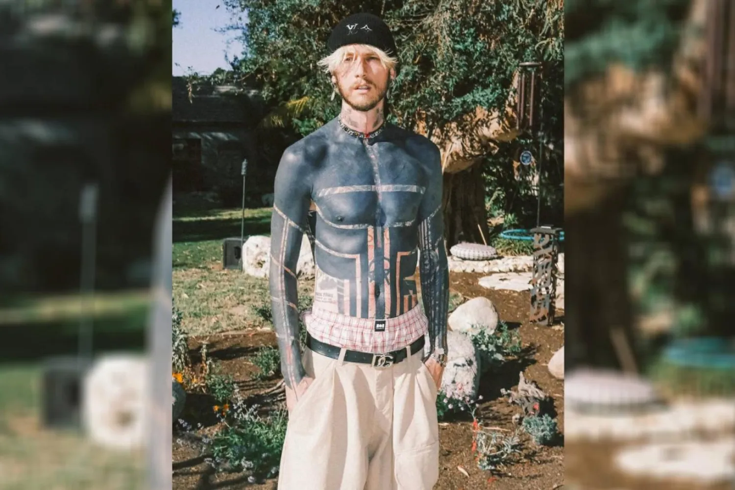 Machine Gun Kelly, devasa siyah dövmesini iki ayda yaptırdığını söyledi (Instagram/machinegunkelly)
