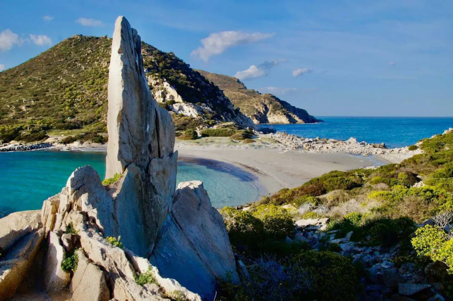 Punta Molentis, geçen yıl kundaklama sonucu çıkan yangınlardan etkilendi (Unsplash)