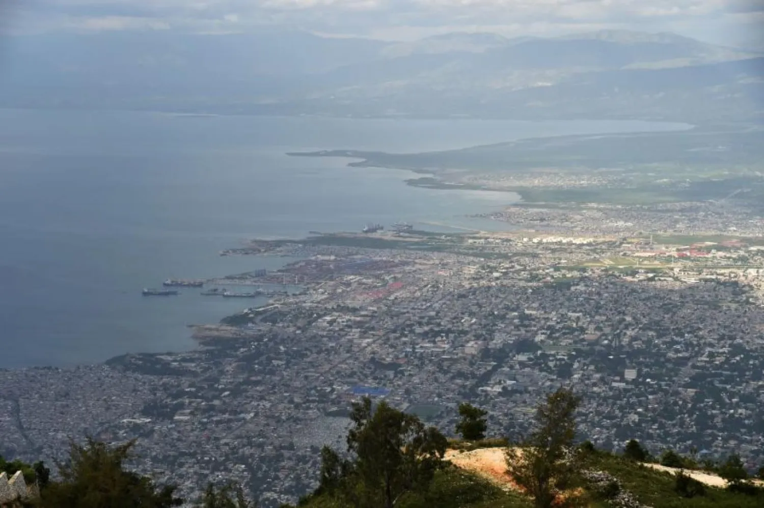 Uluslararası Göç Örgütü'ne göre yaklaşık 1,5 milyon kişi Haiti'deki çatışmalar yüzünden evinden kaçmak zorunda kaldı (AFP)