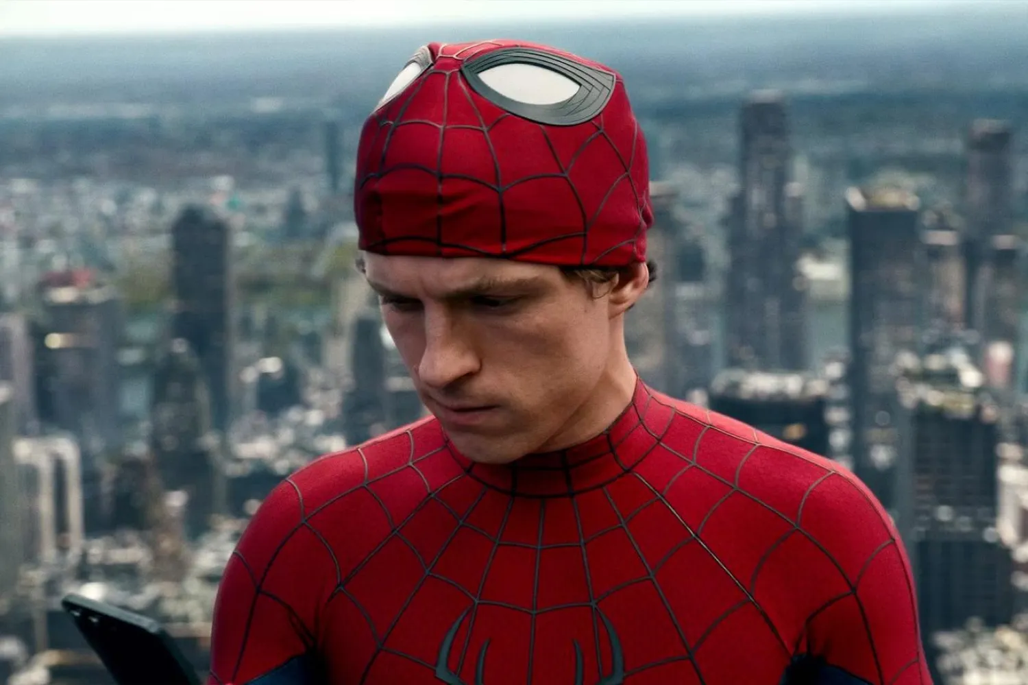 Tom Holland'ın başrolünü oynadığı üç Örümcek-Adam filmi, 2017'den bu yana dünya çapında 3,93 milyar dolar hasılat elde etti (Sony Pictures Releasing)