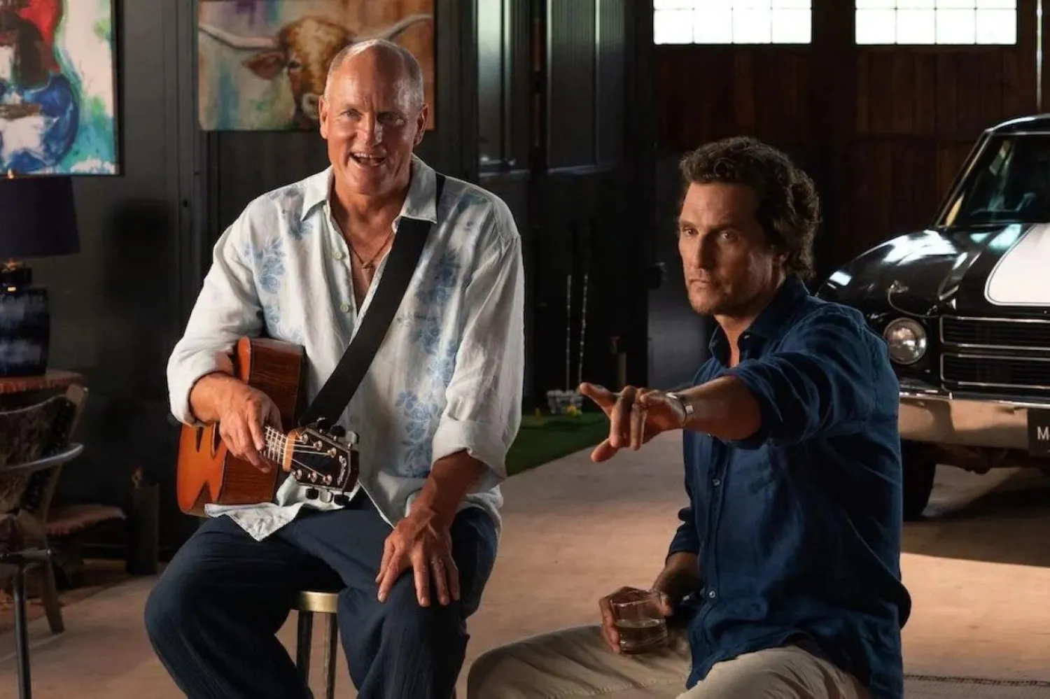 True Detective'in ilk sezonunda rol alan Woody Harrelson ve Matthew McConaughey, yakın dost olmalarıyla biliniyor (Apple TV)