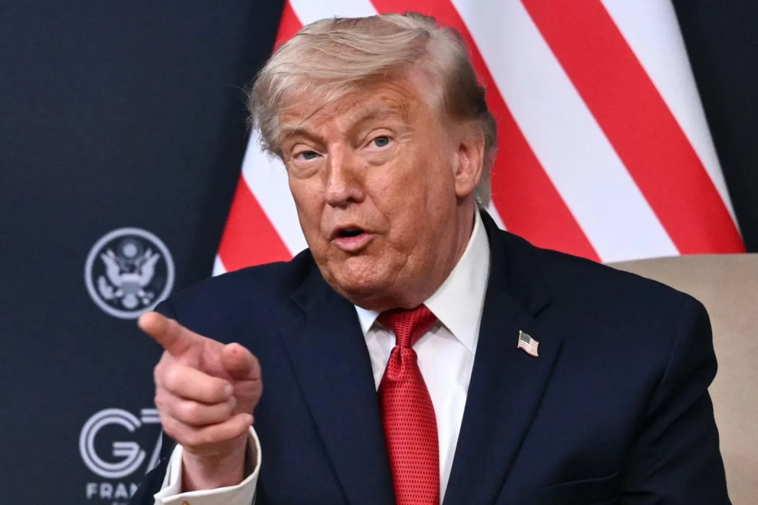 Sosyal medya kullanıcıları, fotoğrafı paylaşmasının ardından Trump'ın bilişsel yetkinliğini sorgulamaya başladı (AFP)