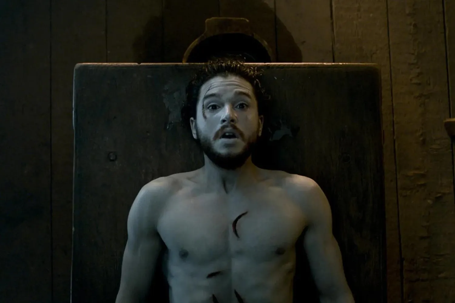 HBO'nun fantastik dramasıyla şöhrete kavuşan 39 yaşındaki Britanyalı aktör Kit Harington, 2021 yapımı Eternals'taki Dane Whitman rolüyle Marvel Sinematik Evreni'ne adımını atmıştı (HBO)