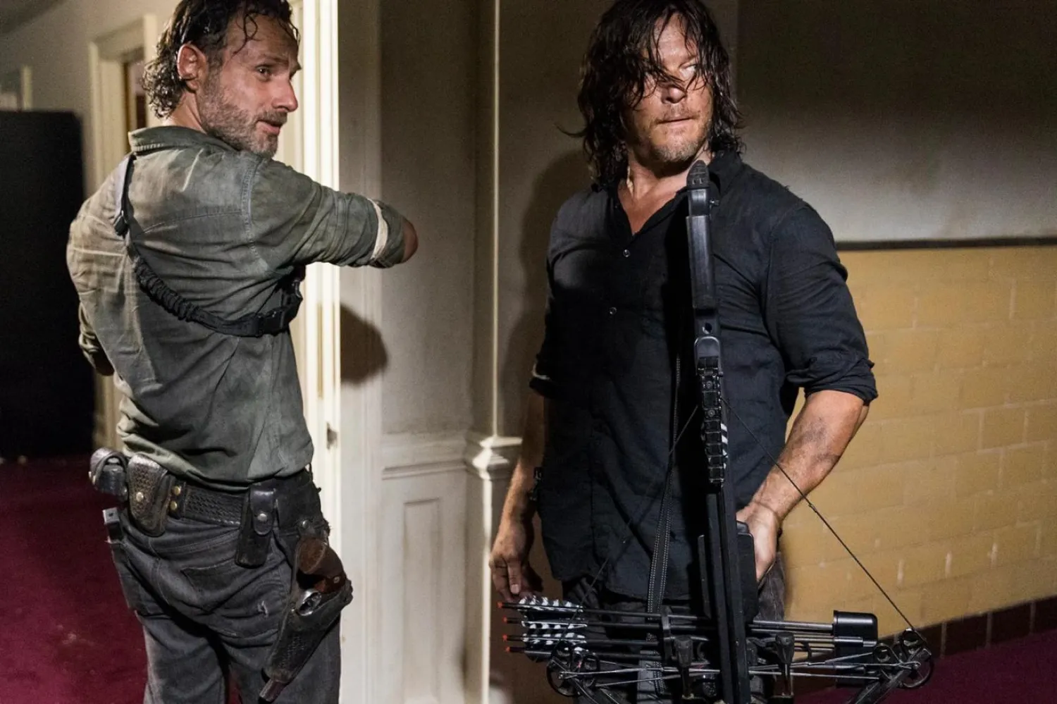 57 yaşındaki Norman Reedus (sağda), dizinin sevilen karakteri Daryl'a hayat verirken, 52 yaşındaki Andrew Lincoln da (solda) Rick'i canlandırıyor (AMC) 