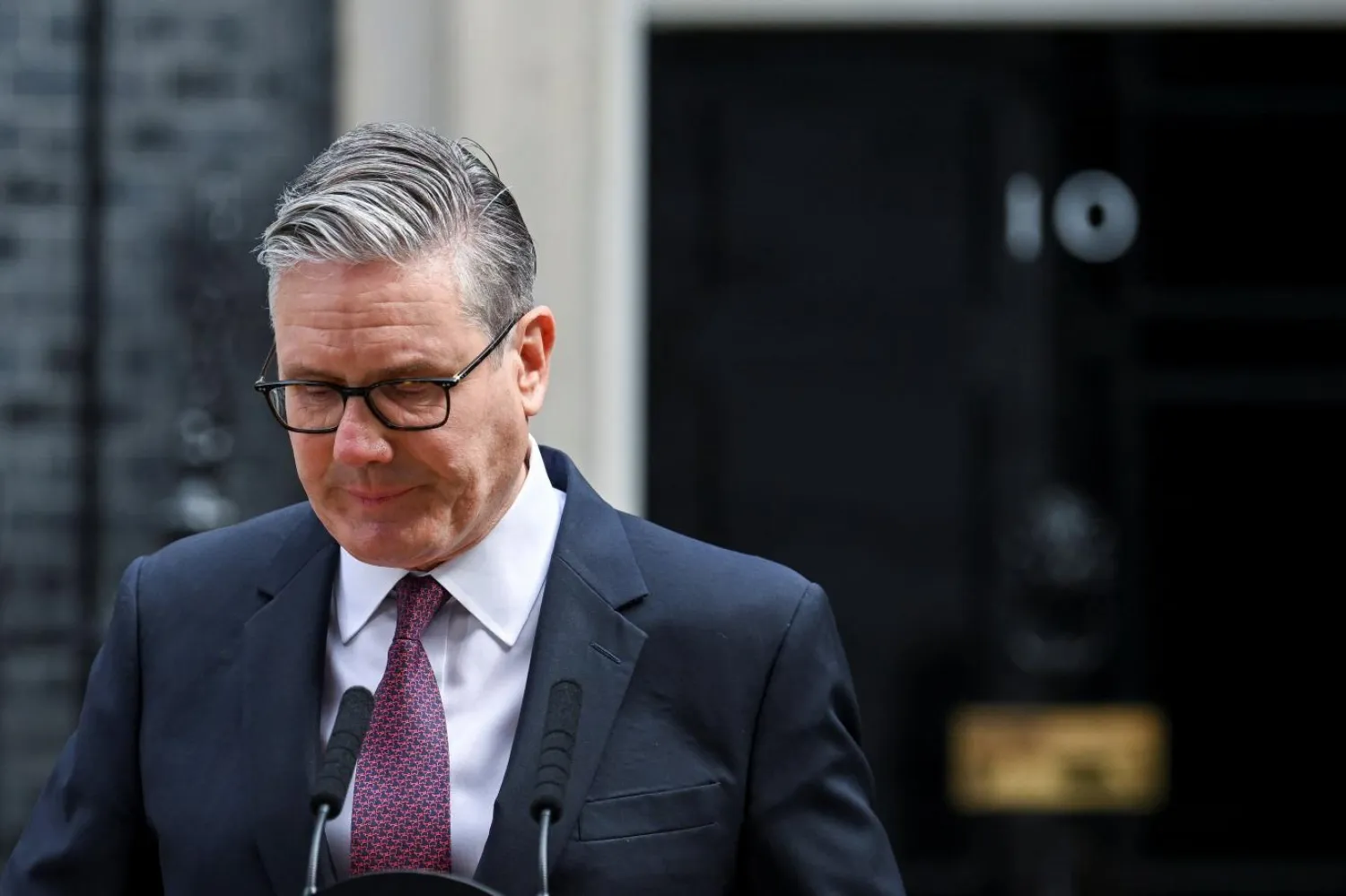 Starmer yaklaşık iki yılın ardından görevi bırakacağını açıkladı (Reuters)