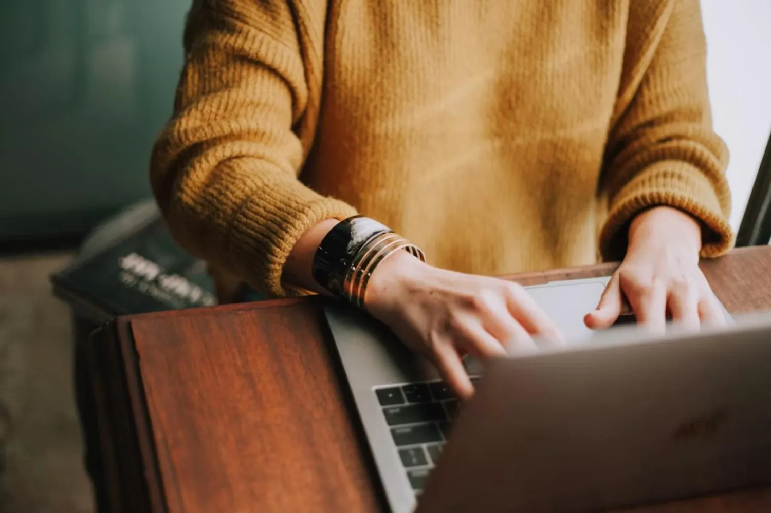Başta Z kuşağı olmak üzere birçok kişi, geleneksel çalışma modellerinin imkanlarını yetersiz görüyor (Unsplash)