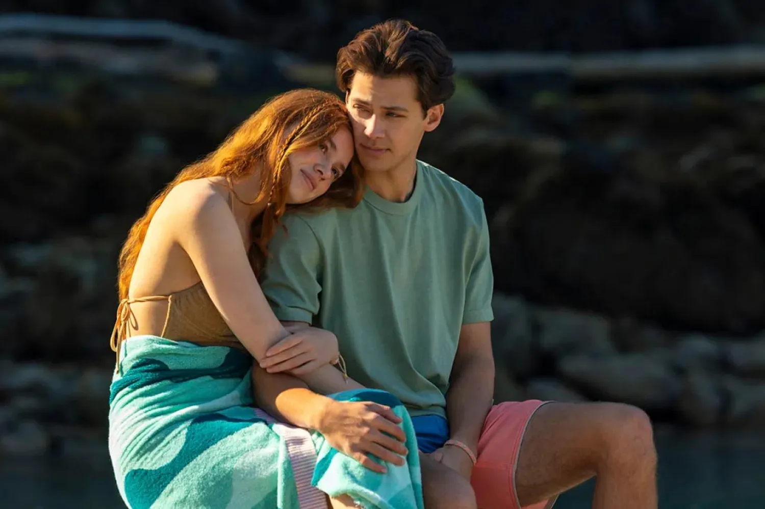 Yayın hayatına 10 Haziran'da başlayan Her Yılın Ardından, 13 yaşındayken Ontario'daki göl kasabası Barry's Bay'e tanışan Percy ve Sam'in hikayesini anlatıyor (Amazon Prime Video)