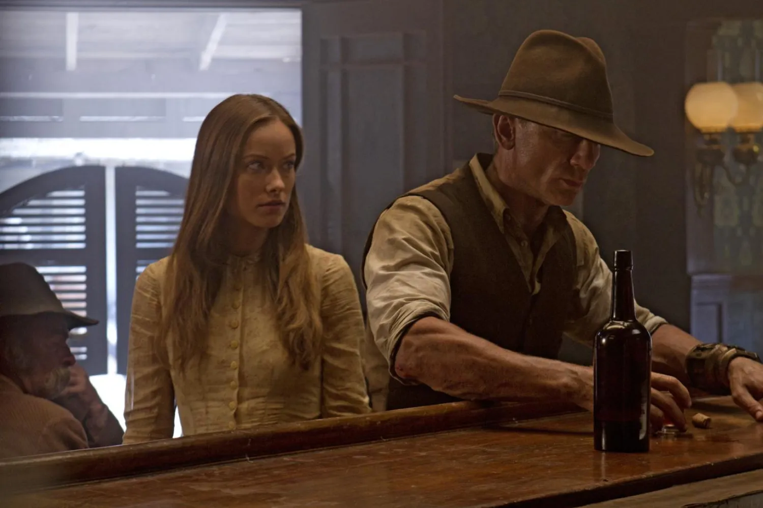 42 yaşındaki Olivia Wilde (solda), 2011 yapımı Kovboylar ve Uzaylılar'da Ella Swenson adlı gizemli gezgini canlandırmıştı (Universal)