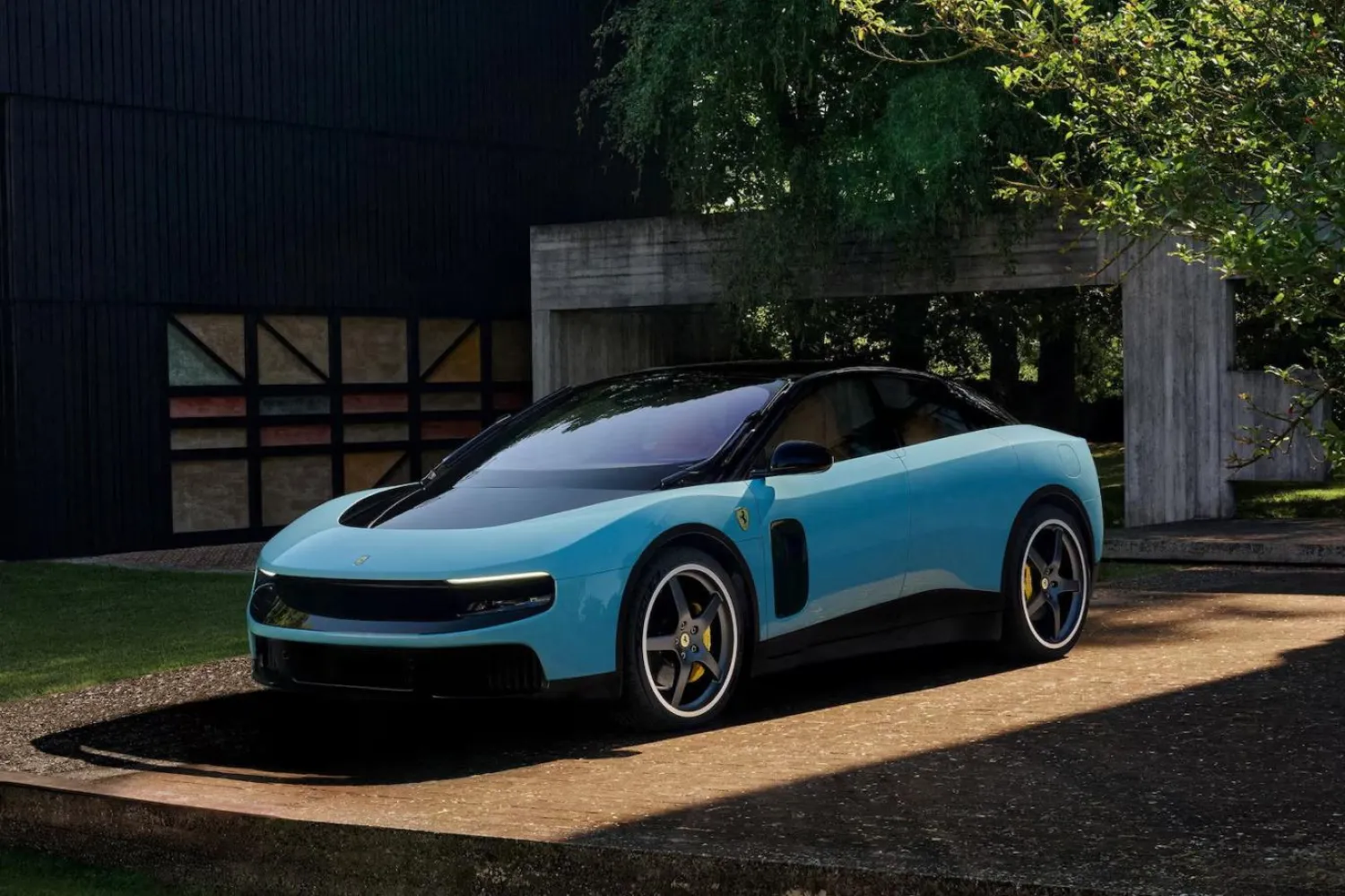 Ferrari Luce, markanın geleneksel çizgisinden uzaklaşıldığı gerekçesiyle tepki çekmişti (Reuters)