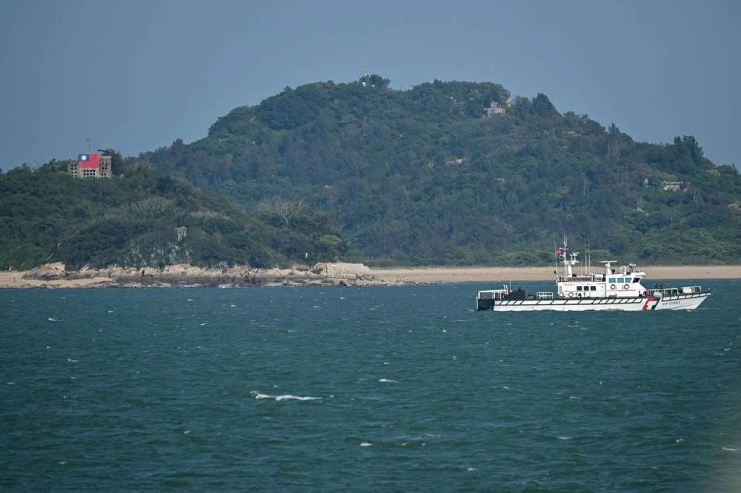 A Taiwan Coast Guard boat patrols, as seen from a boat with Chinese tourists, to observe Taiwan's Kinmen Islands, off Xiamen in China’s southeastern Fujian province on May 25, 2026. (AFP) 