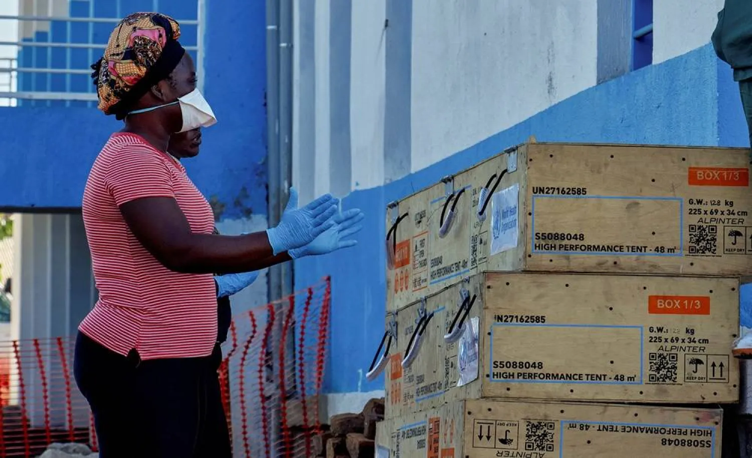 Health workers receive boxes of tents at the Evangelical Medical Center, one of the facilities at the forefront of the response to the Ebola outbreak, as agencies intensify efforts to contain a new Ebola outbreak caused by the Bundibugyo virus strain, in Bunia, Ituri province, Democratic Republic of Congo, May 31, 2026. (Reuters)