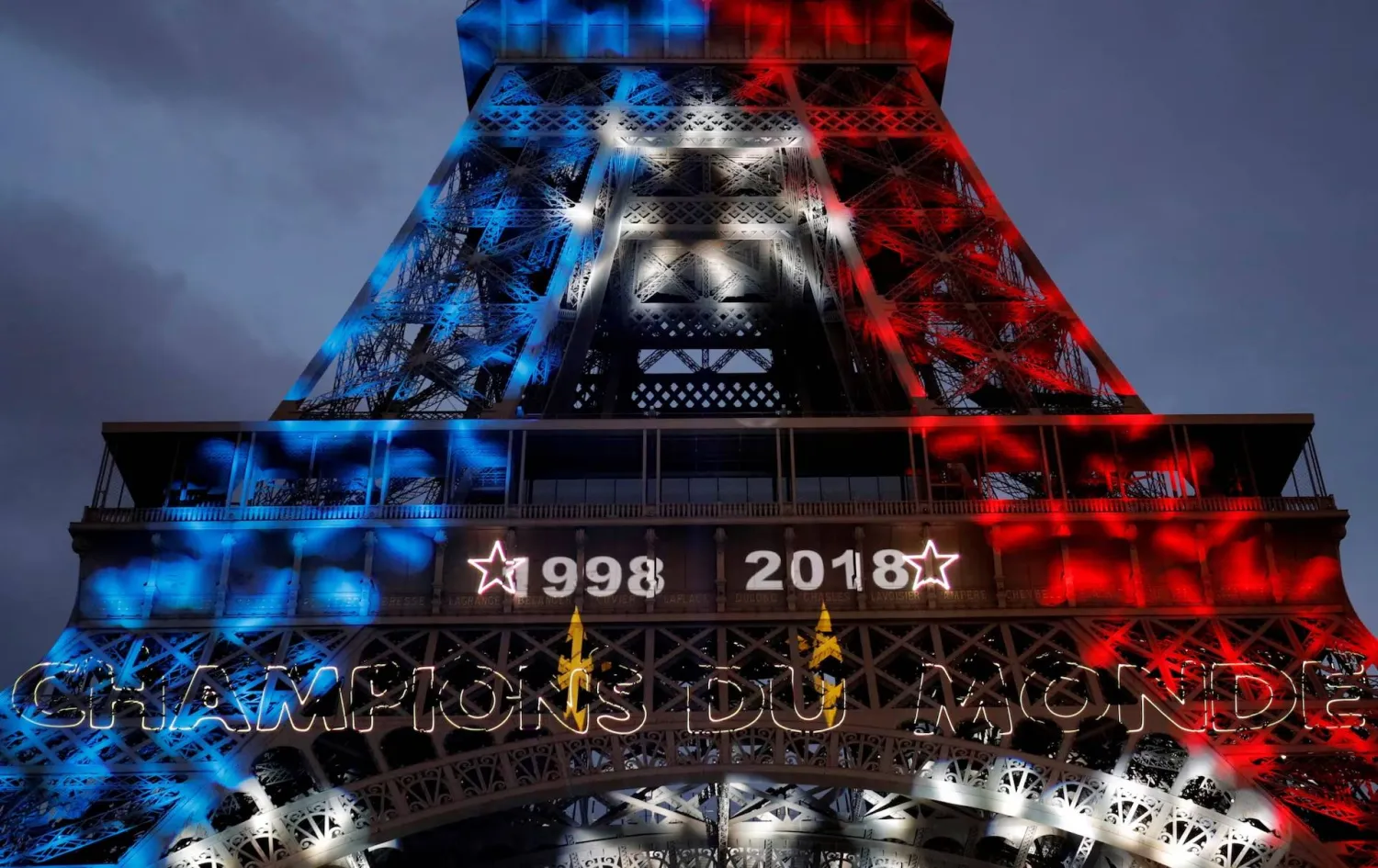 من باريس 1998 إلى موسكو 2018 كتب الديوك الفرنسيون فصلين من المجد في تاريخ كأس العالم (رويترز)