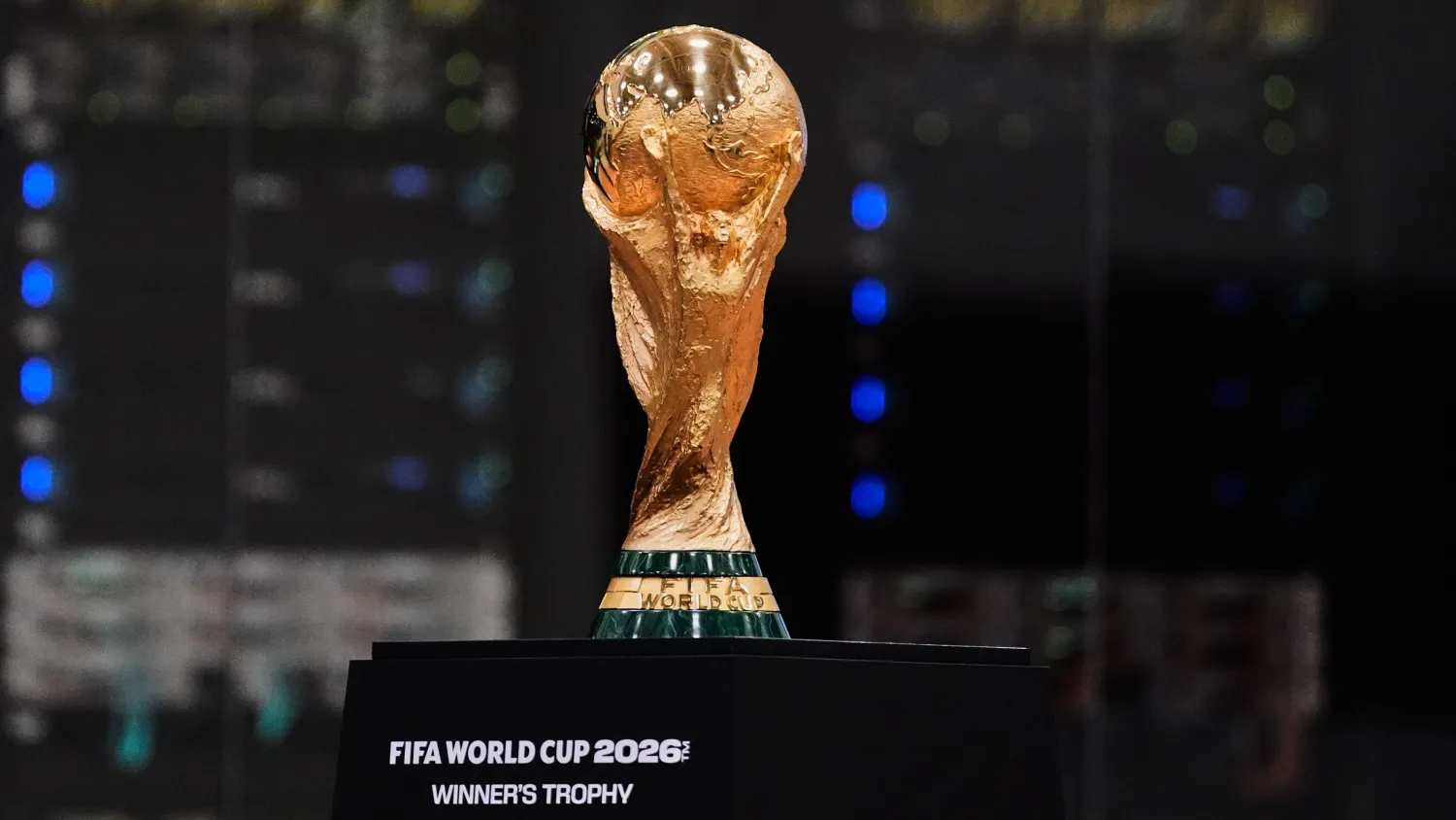 قد يحتاج الفوز بكأس العالم إلى منتخب متكامل لكن الفوز بالحذاء الذهبي يبدأ غالباً من قدم لاعب واحد (أ.ب)