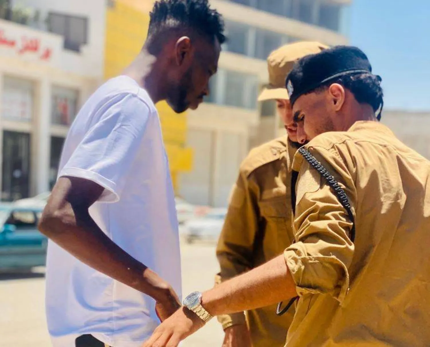 الأمن الليبي خلال دورية لملاحقة مهاجرين غير نظاميين (جهاز مكافحة الهجرة غير الشرعية في شرق ليبيا)