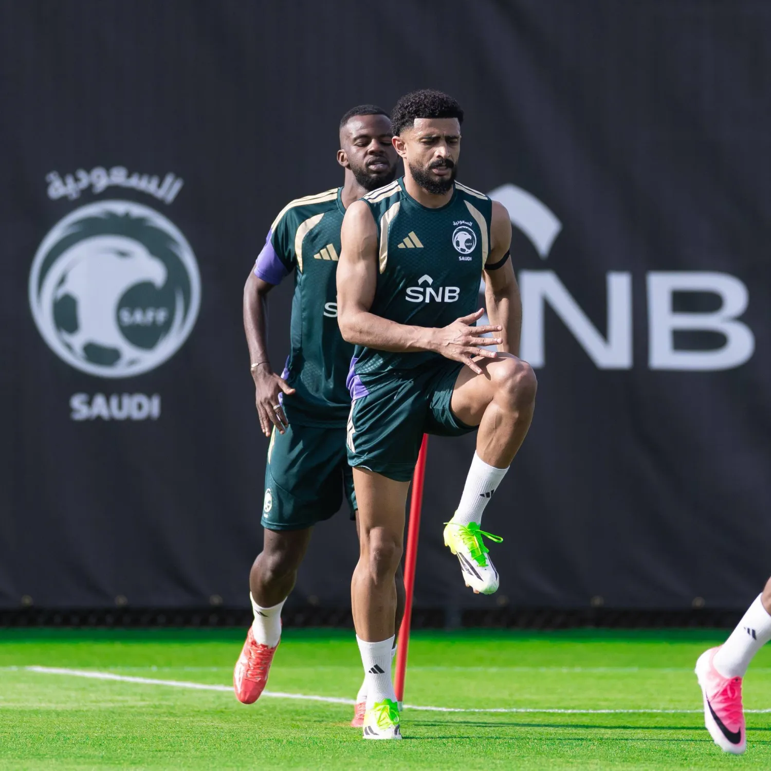 لم يكمل تمبكتي الحصة التدريبية لشعوره بآلالام في عضلات الفخذ الخلفية (المنتخب السعودي) 