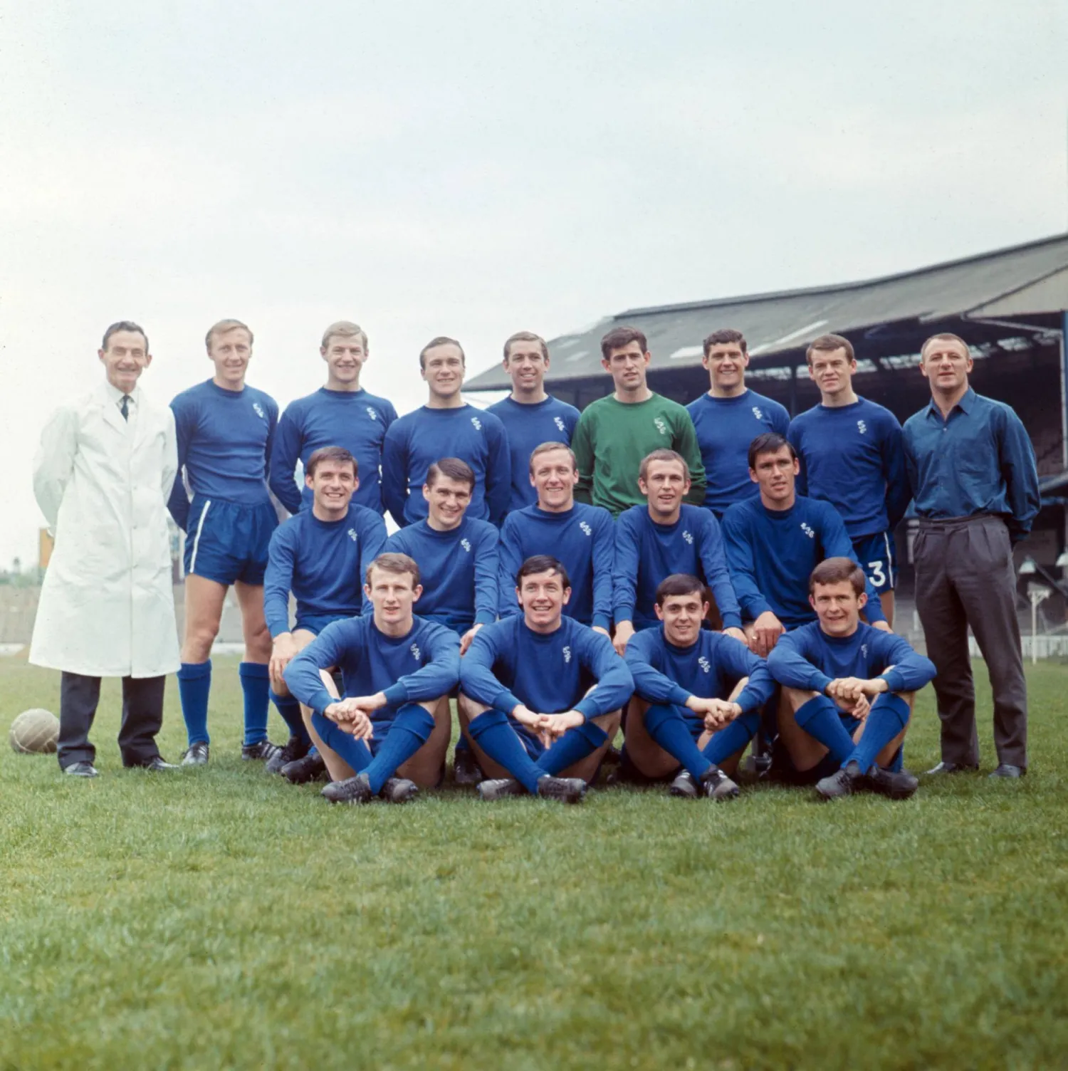 FILE -Bobby Tambling, is seen on middle row, extreme left as the Chelsea football team pose for a group photograph at Chelsea's Stamford Bridge ground, London, May 12, 1967. (AP Photo/Frank Leonard Tewkesbury, File)
