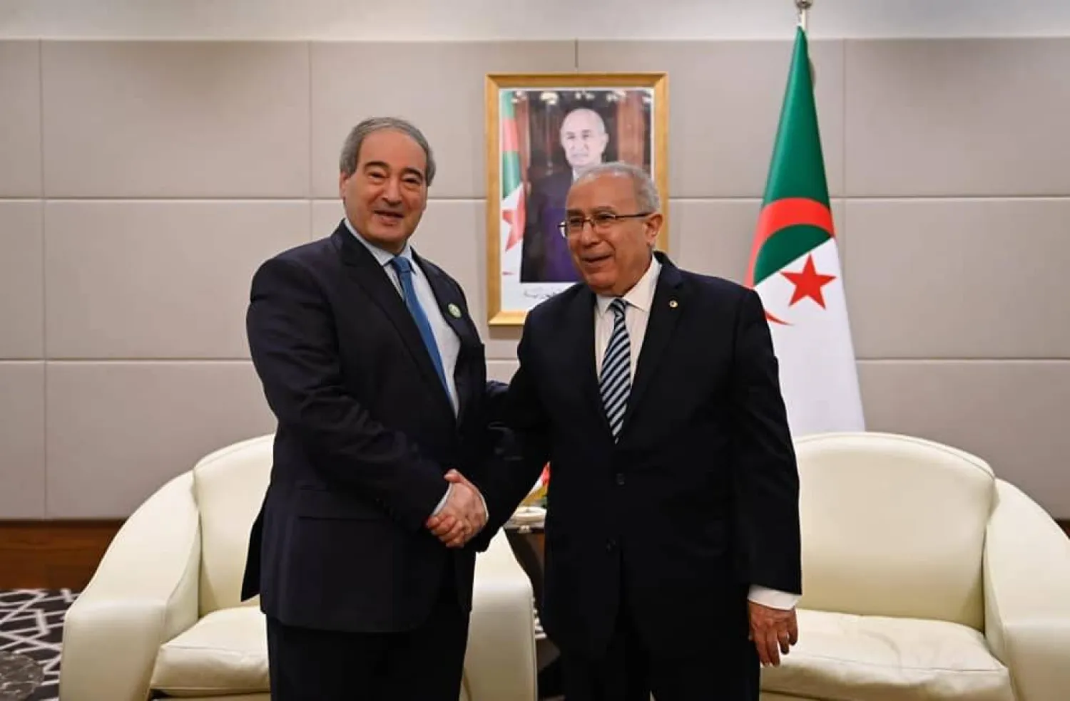 وزيرا خارجية الجزائر وسوريا سابقاً في 22 يوليو 2022 (الوزارة الجزائرية)