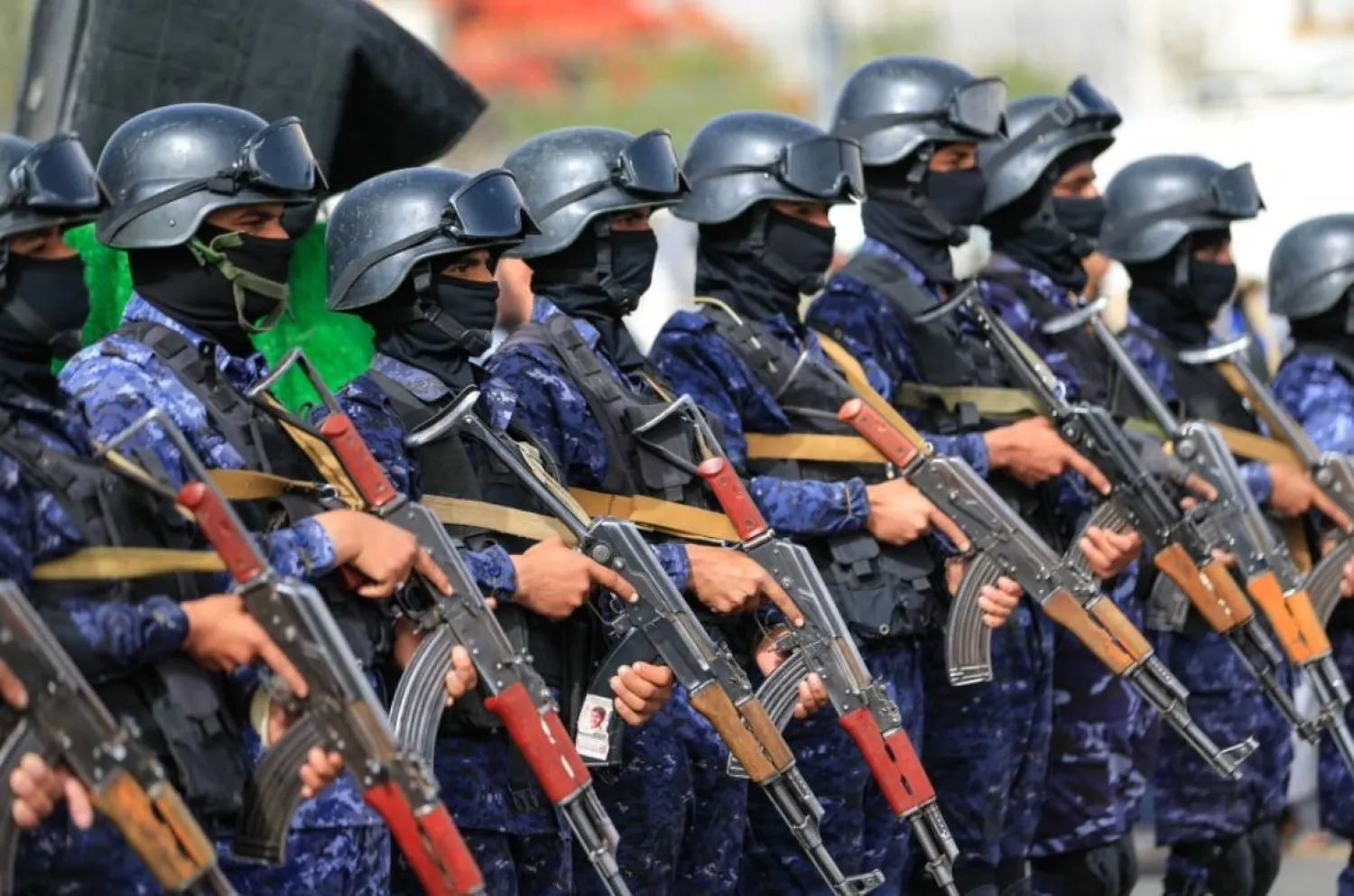الحوثيون يستخدمون وسائل الترهيب لجمع الأموال لإنفاقها على مناسباتهم العقائدية (أ.ف.ب)