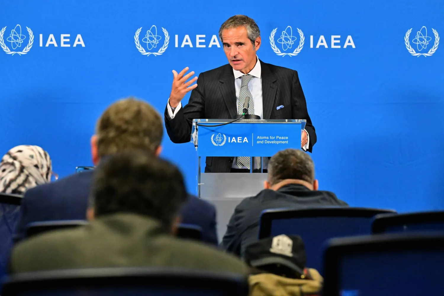 غروسي يتحدث خلال مؤتمر صحافي حول إيران على هامش اجتماع مجلس المحافظين في فيينا سبتمبر الماضي (الوكالة الدولية للطاقة الذرية)