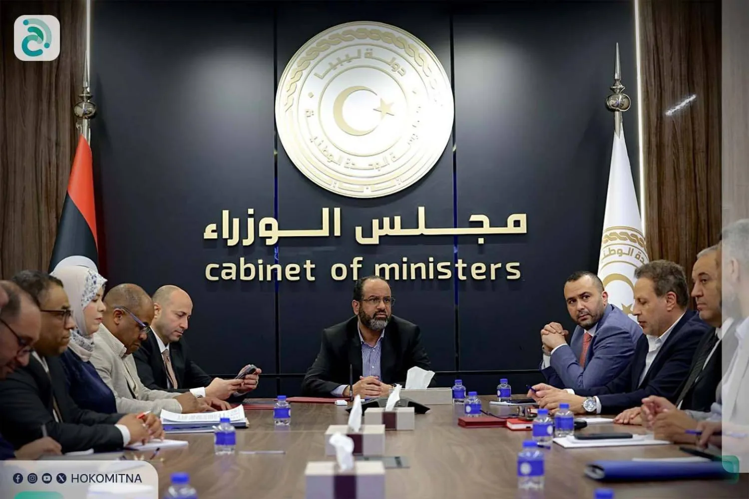الزادمة خلال اجتماعه مع وزراء ومسؤولين بحكومة «الوحدة» لبحث أزمات الجنوب (منصة «حكومتنا»)