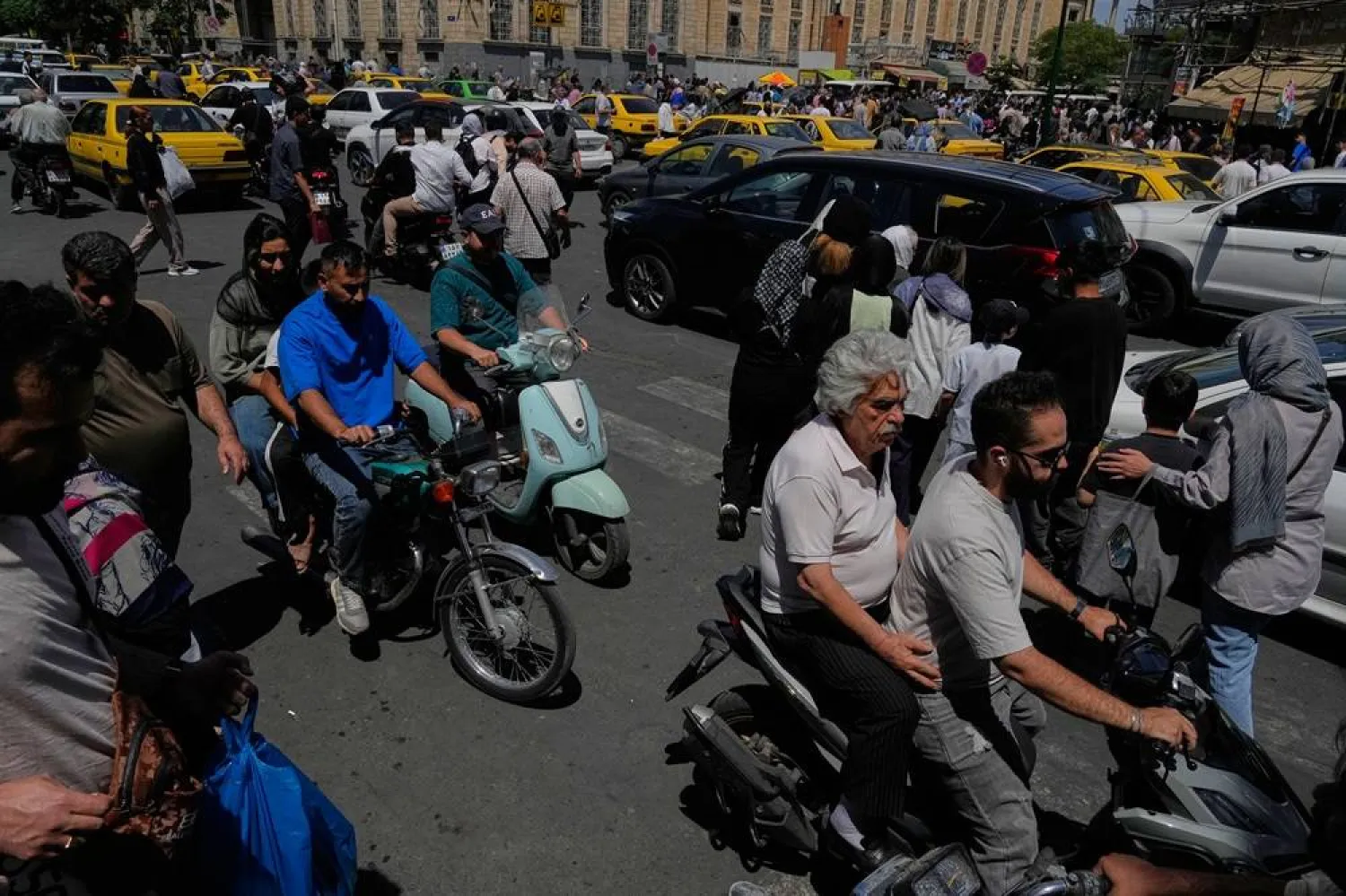  Pedestrians and vehicles cross an intersection around Tehran's historic Grand Bazaar, Iran, Monday, June 1, 2026. (AP) 