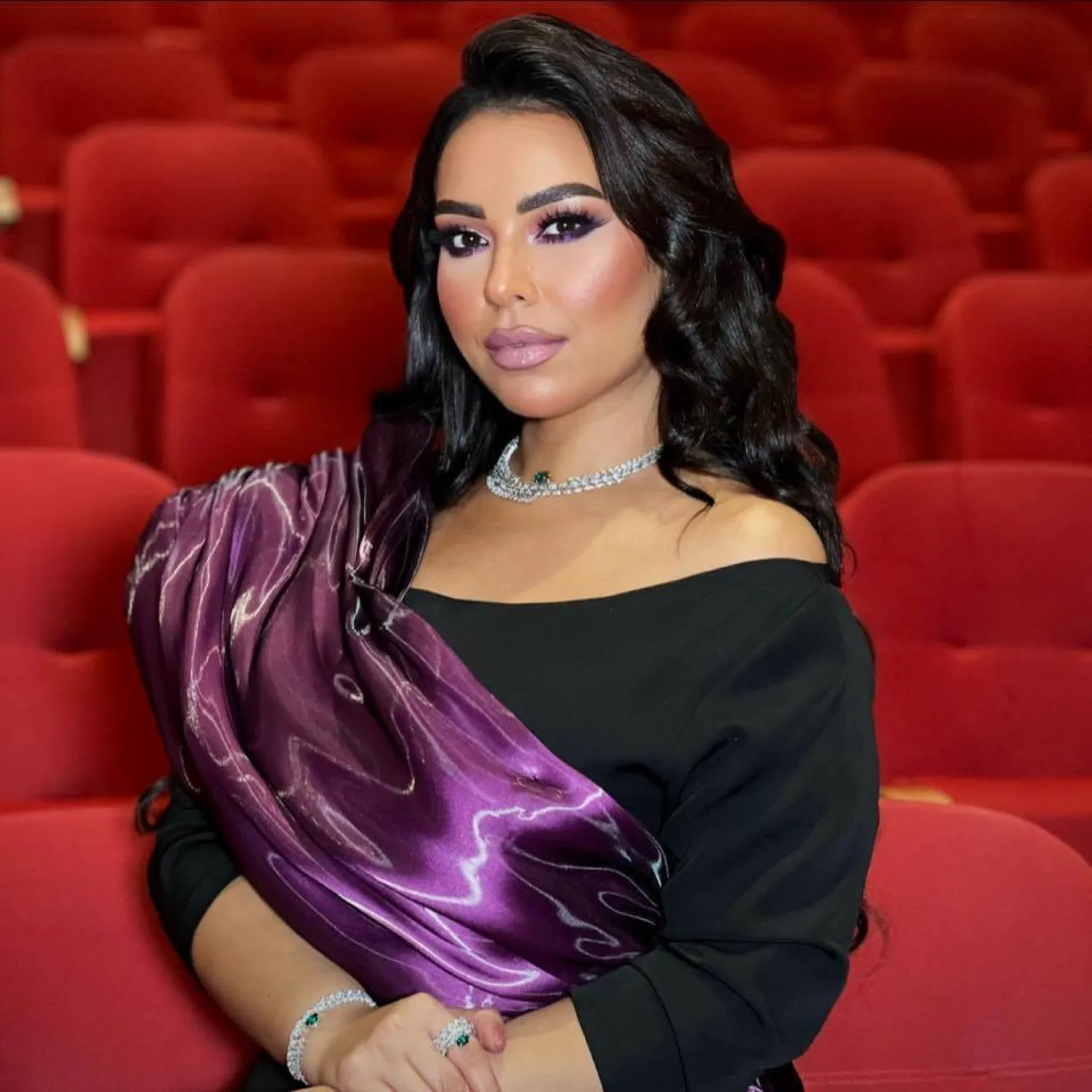 تُصدر ناجي خلال أيام أغنية رومانسية بعنوان {حبني على كيفك} (حسابها على {فيسبوك})