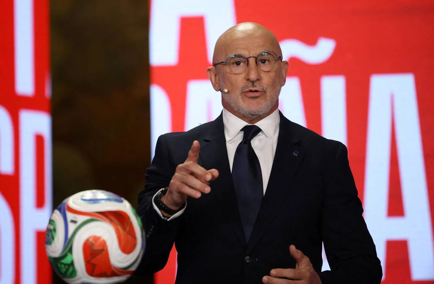 لويس دي لا فوينتي مدرب منتخب إسبانيا (رويترز)