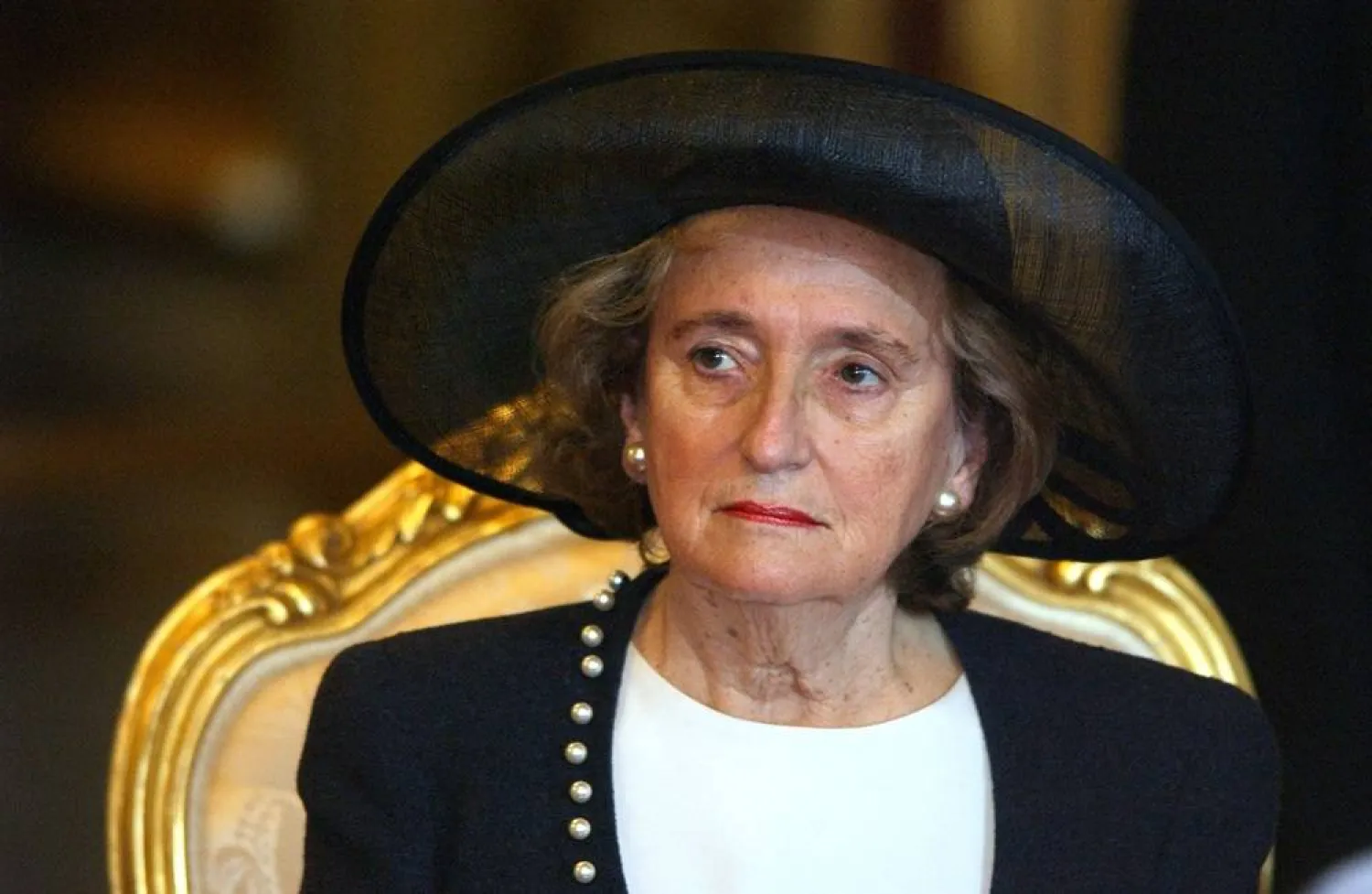 French First Lady Bernadette Chirac listens to a speech by Queen Elizabeth II at the Senate in Paris 06 April 2004, on the second day of a three-day state visit to mark the centenary of the Entente Cordiale, the colonial-era promise of cross-channel friendship between Britain and France. (AFP)