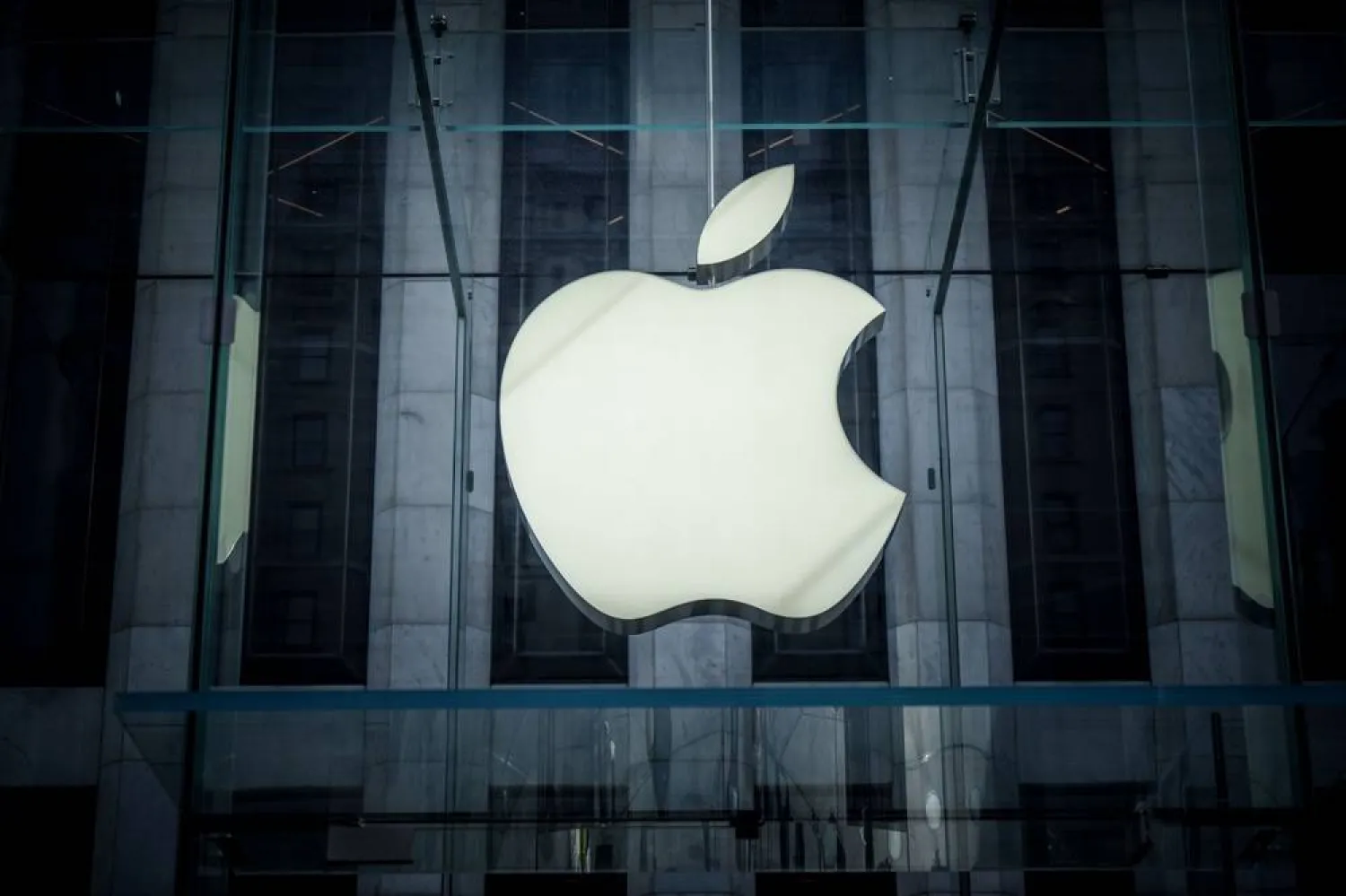 16 September 2023, US, New York: The Apple logo is seen on a building in Manhattan. (dpa)