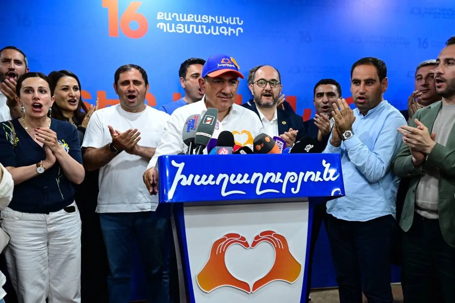 Armenian Prime Minister and leader of the Civil Contract party Nikol Pashinyan holds a press conference following the parliamentary election at the party's headquarters in Yerevan early on June 8, 2026. (AFP) 