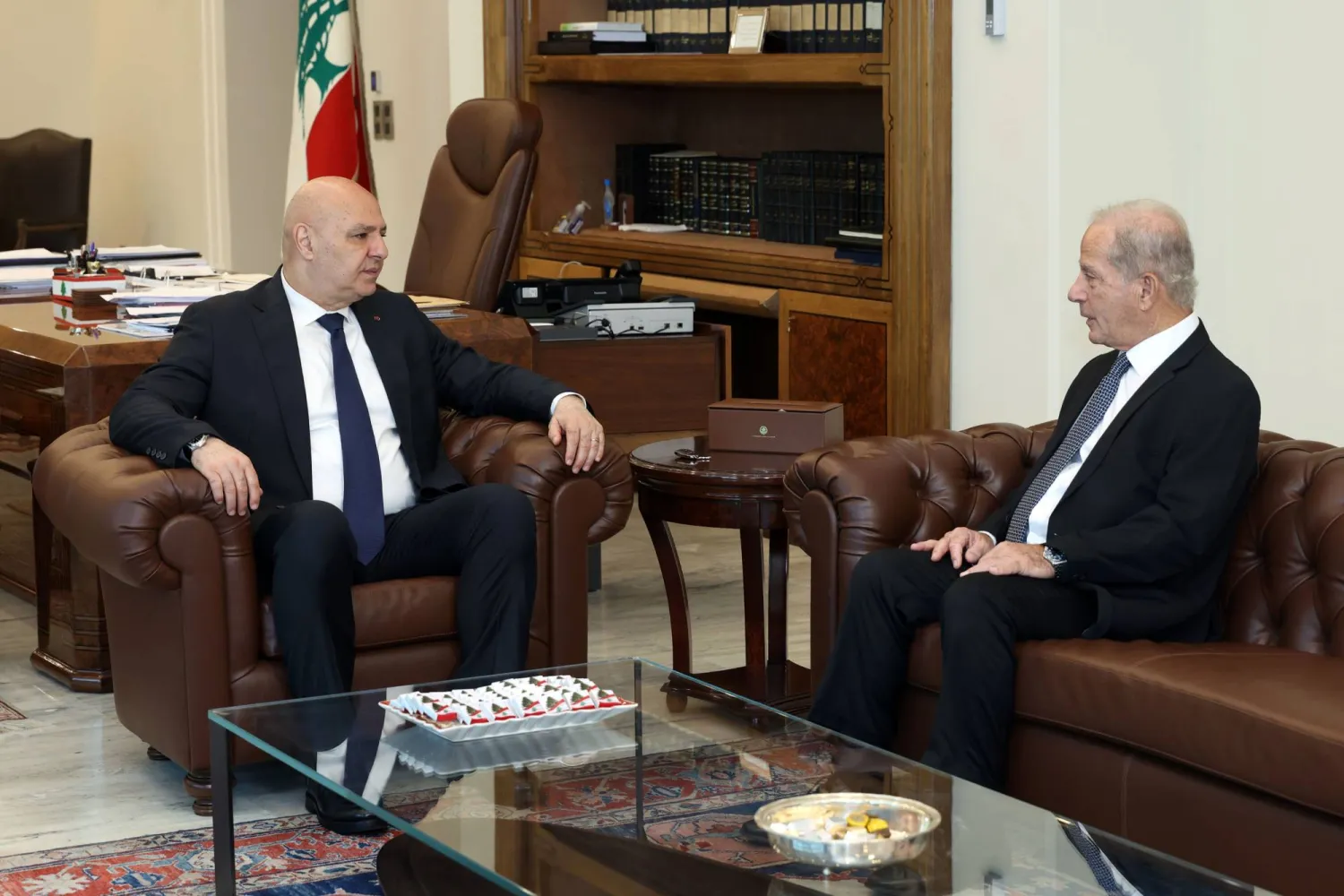 الرئيس اللبناني جوزيف عون مستقبلاً السفير الأميركي ميشال عيسى (الرئاسة اللبنانية)