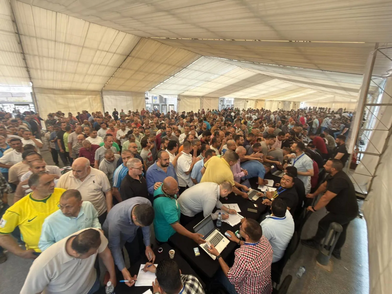 ملتقى توظيفي لشركة «فالكون» في مايو الماضي (الصفحة الرسمية للشركة على «فيسبوك»)