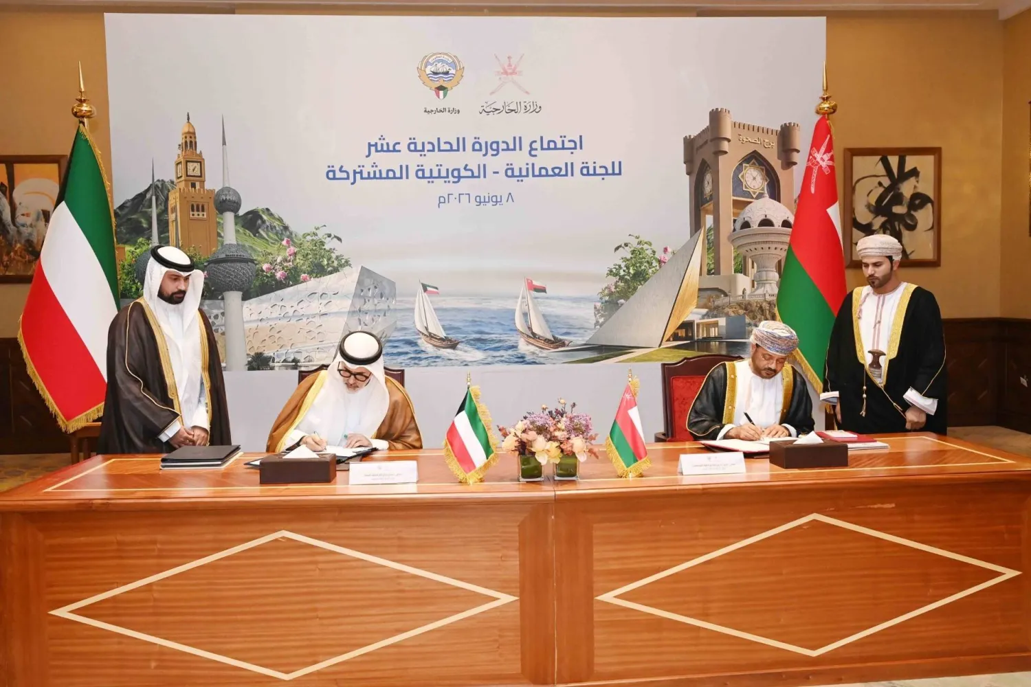Omani Foreign Minister Badr bin Hamad Al Busaidi and his Kuwaiti counterpart Sheikh Jarrah Jaber Al Ahmad Al Sabah sign the MoU during their meeting on Monday. (ONA)