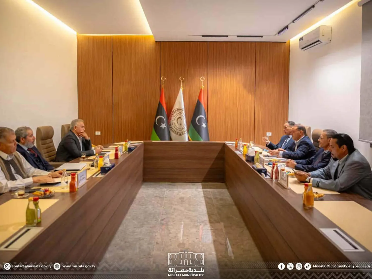 عمداء بلديات في غرب ليبيا خلال اجتماع للإعلان عن إطلاق «إقليم الوسطى» الاثنين (المجلس البلدي مصراتة)