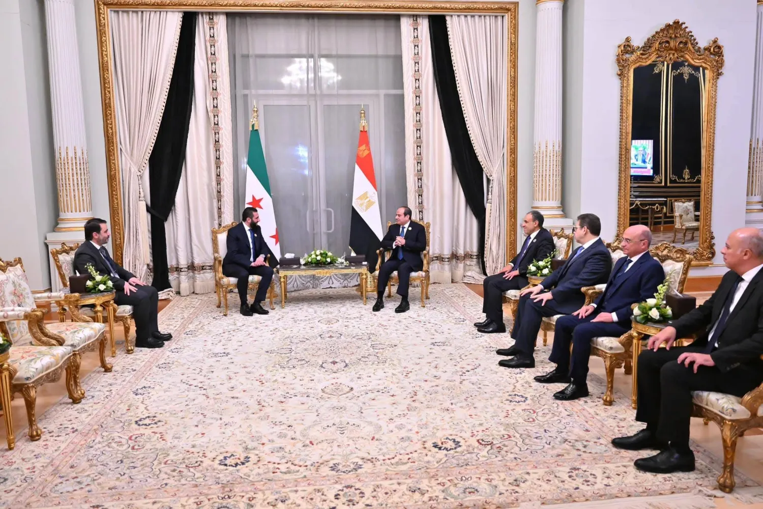 الرئيسان السيسي والشرع خلال لقاء بالقاهرة في مارس 2025 (الرئاسة المصرية)