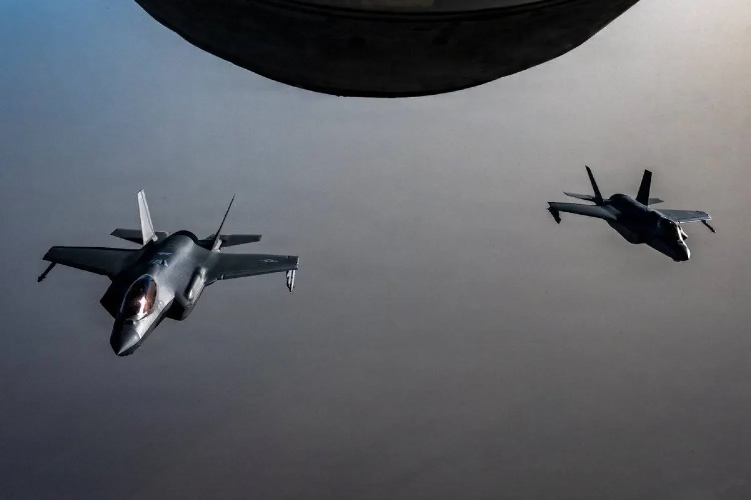 ABD Hava Kuvvetlerine ait iki F-35A hayalet savaş uçağı Ortadoğu üzerinde uçuyor, (CENTCM)