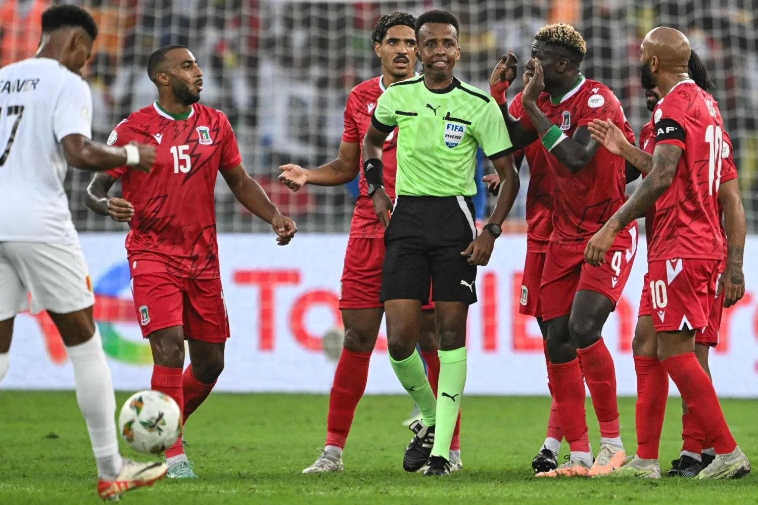 كان من المقرر أن يصبح عرتن أول صومالي يدير مباريات في كأس العالم (أ.ف.ب)