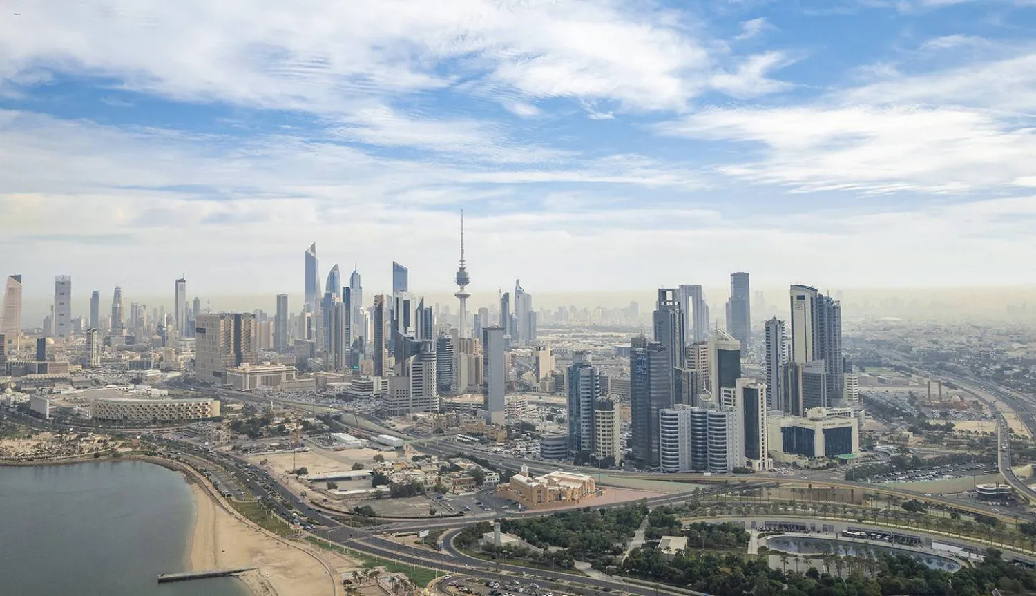  أعلن الجيش الكويتي تصدي منظومات الدفاع الجوي لأهداف جوية معادية (كونا)