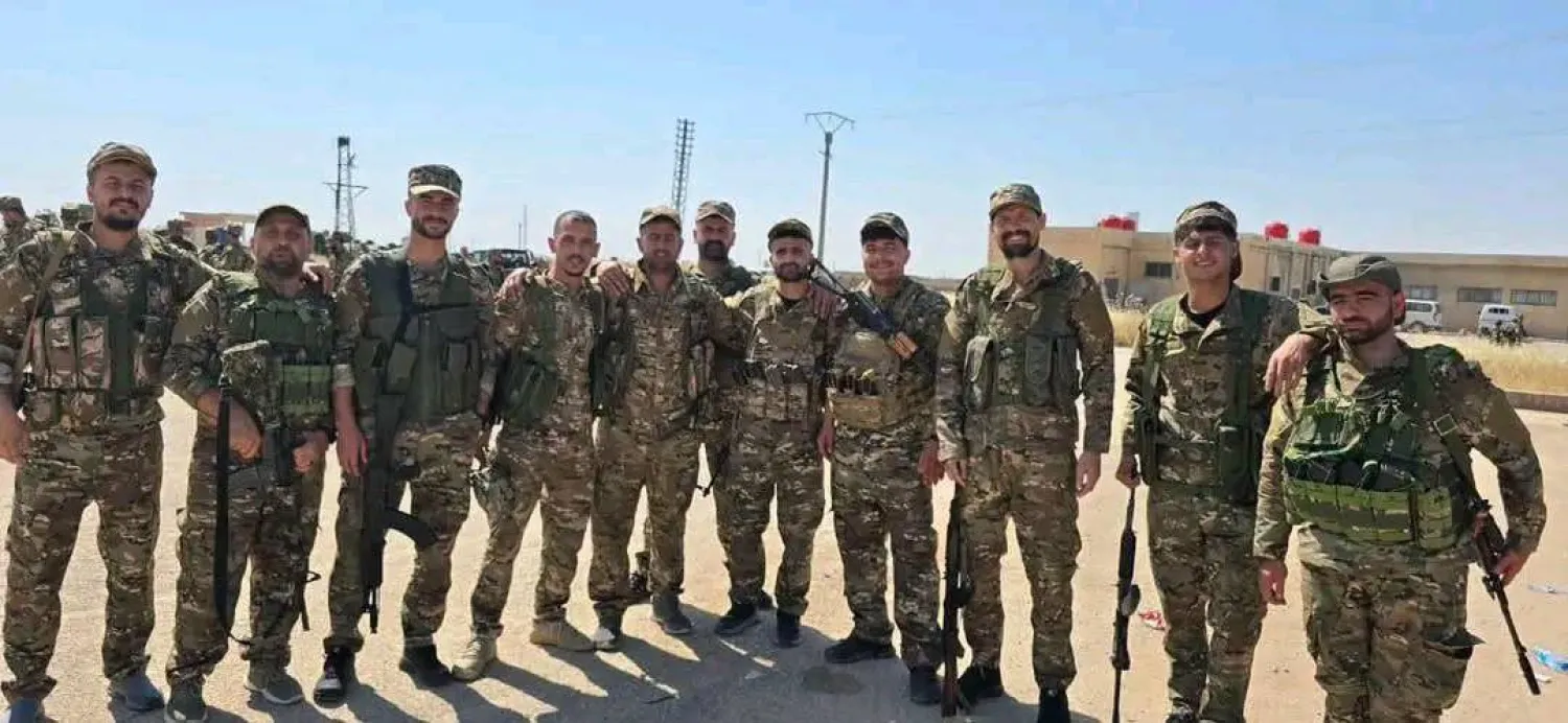 صورة نشرها مرصد الحسكة للواء القامشلي المتوجه إلى النبك للالتحاق بدورة «دمج» في القوات الحكومية