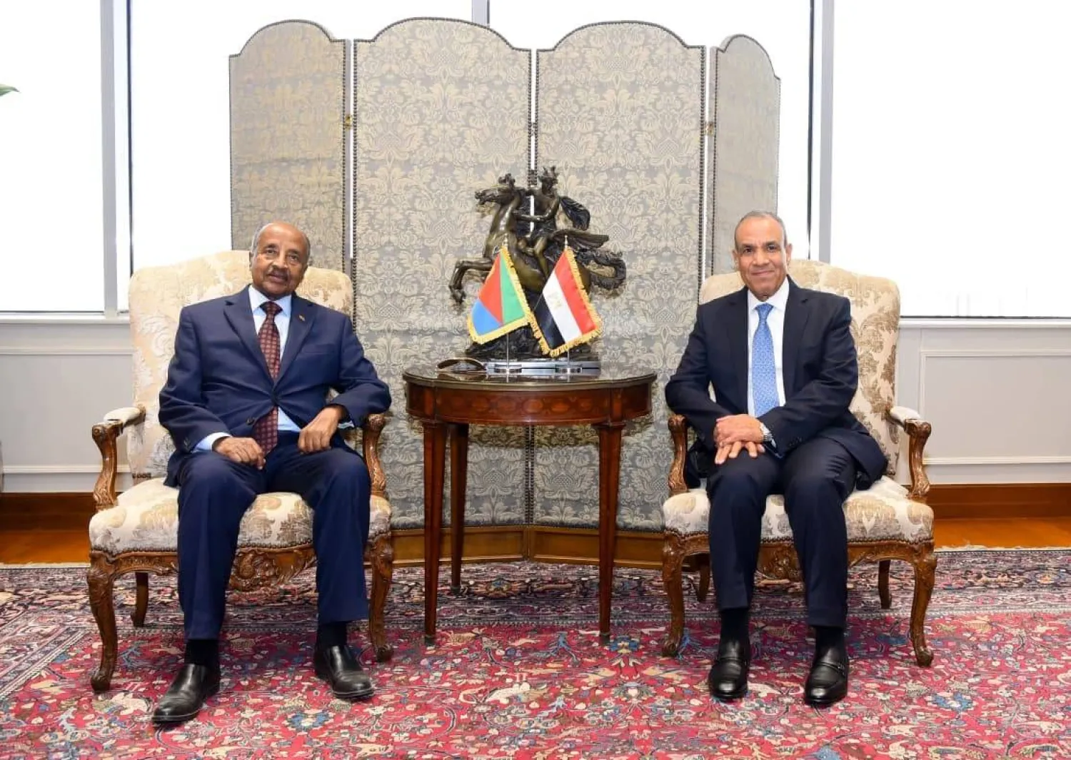 وزير الخارجية المصري بدر عبد العاطي أثناء استقبال نظيره الإريتري عثمان صالح في القاهرة الأربعاء (الخارجية المصرية)