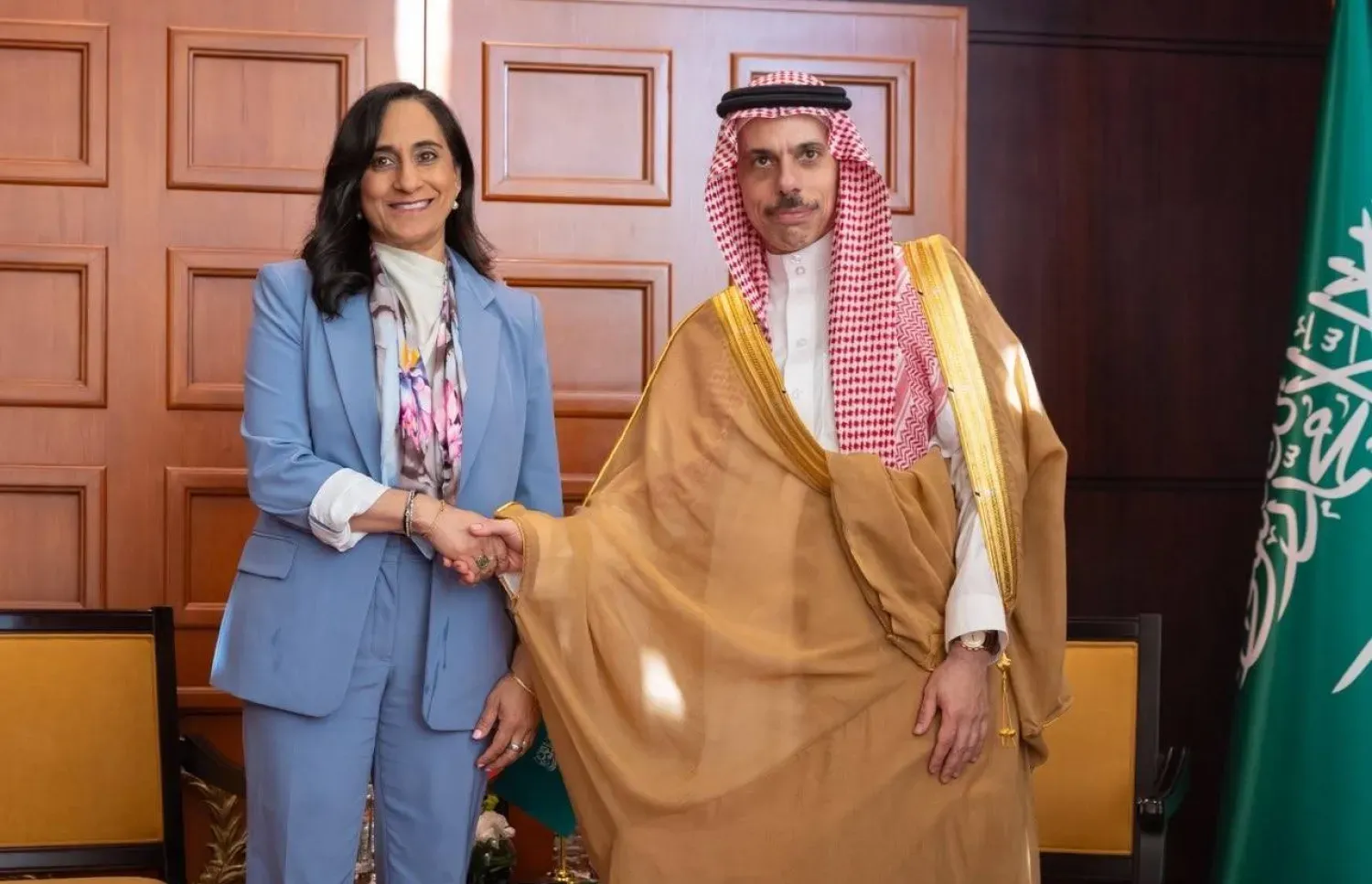 Prens Faysal bin Ferhan, dün Manama'da Bakan Anita Anand ile yaptığı görüşmede (SPA)